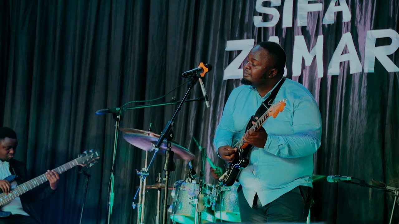 Minister Baraka Waya & Dhabihu za Sifa - SIJAONA KAMA WEWE