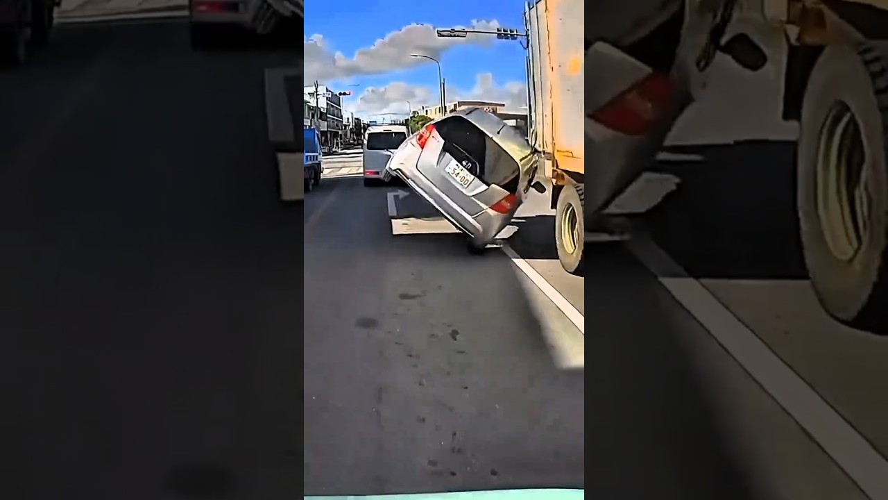 Parked Car Gets Caught on Truck Bed, Dragged for Meters &ndash; Incredible Moments Caught on Camera #truck