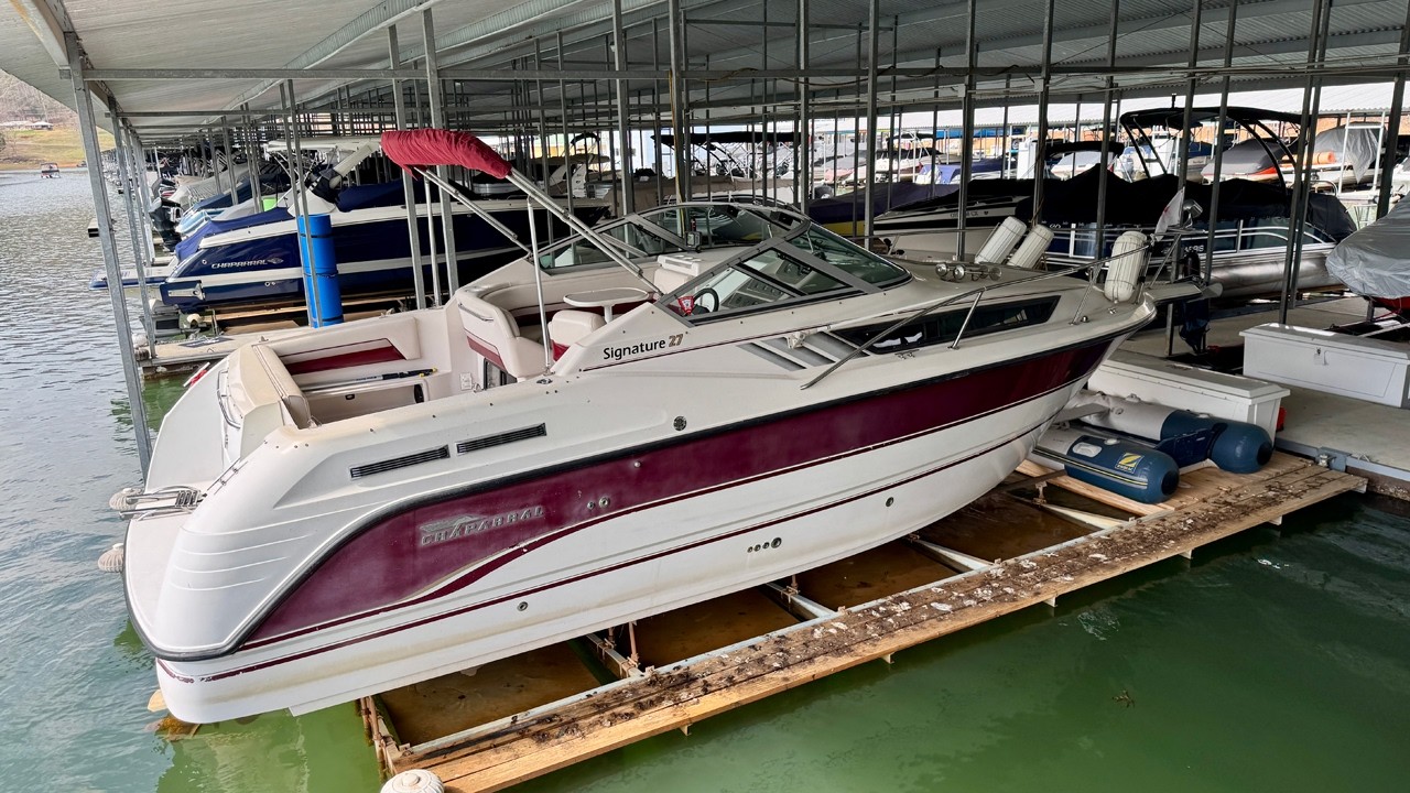 1994 Chaparral Signature 27 Cabin Cruiser For Sale on Norris Lake TN