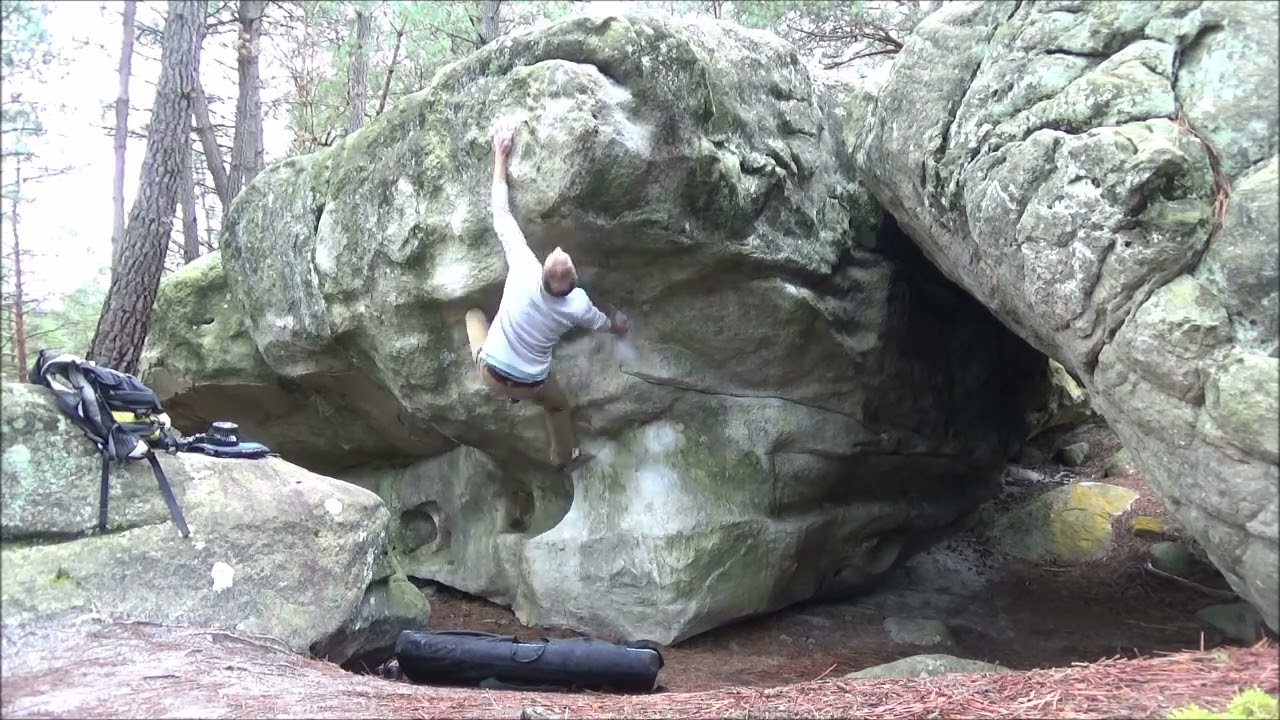 Fontainebleau - Bois Rond Auberge - Incassable (assis) 7A+(7A)