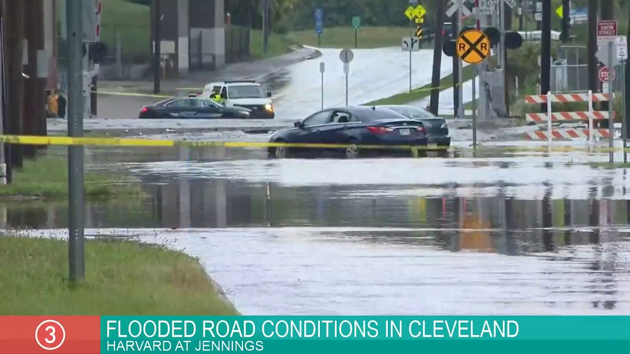 Heavy rain hits Cleveland: Vehicles stuck in flooded road conditions