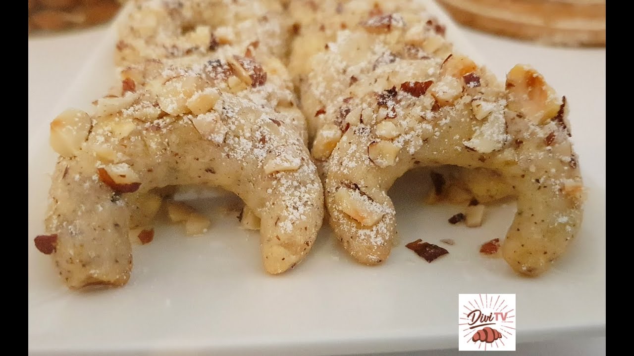 Haselnusskipferl/ Hazelnut Cookies