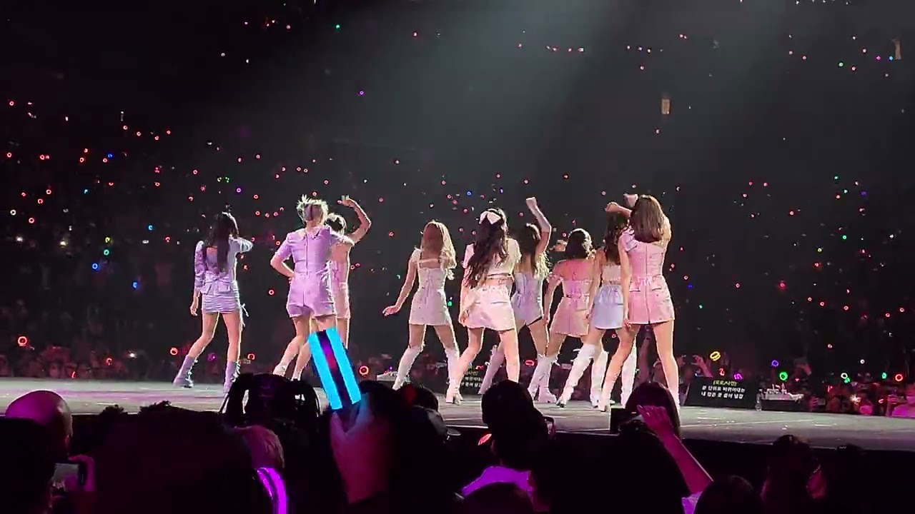 TWICE (트와이스) - SCIENTIST - Twice III Tour New York Day 2 | 220227 [FANCAM]