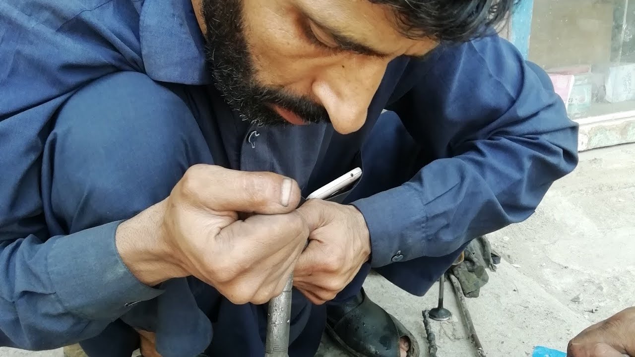 How To Remove Broken Glow plug from The Top of the broken hillix cylinder head |Pakistani technique