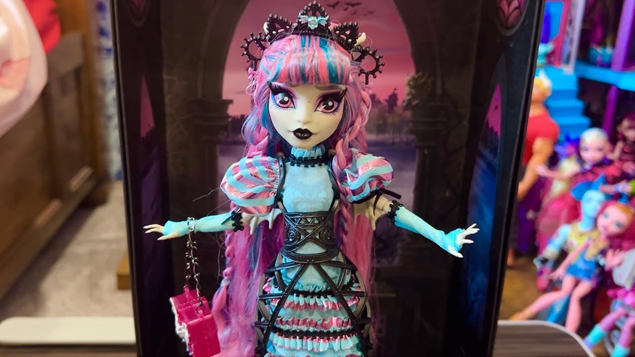 Controversial Rochelle Goyle “Fang Vote” Monster High Collector Doll Unboxing and Review!
