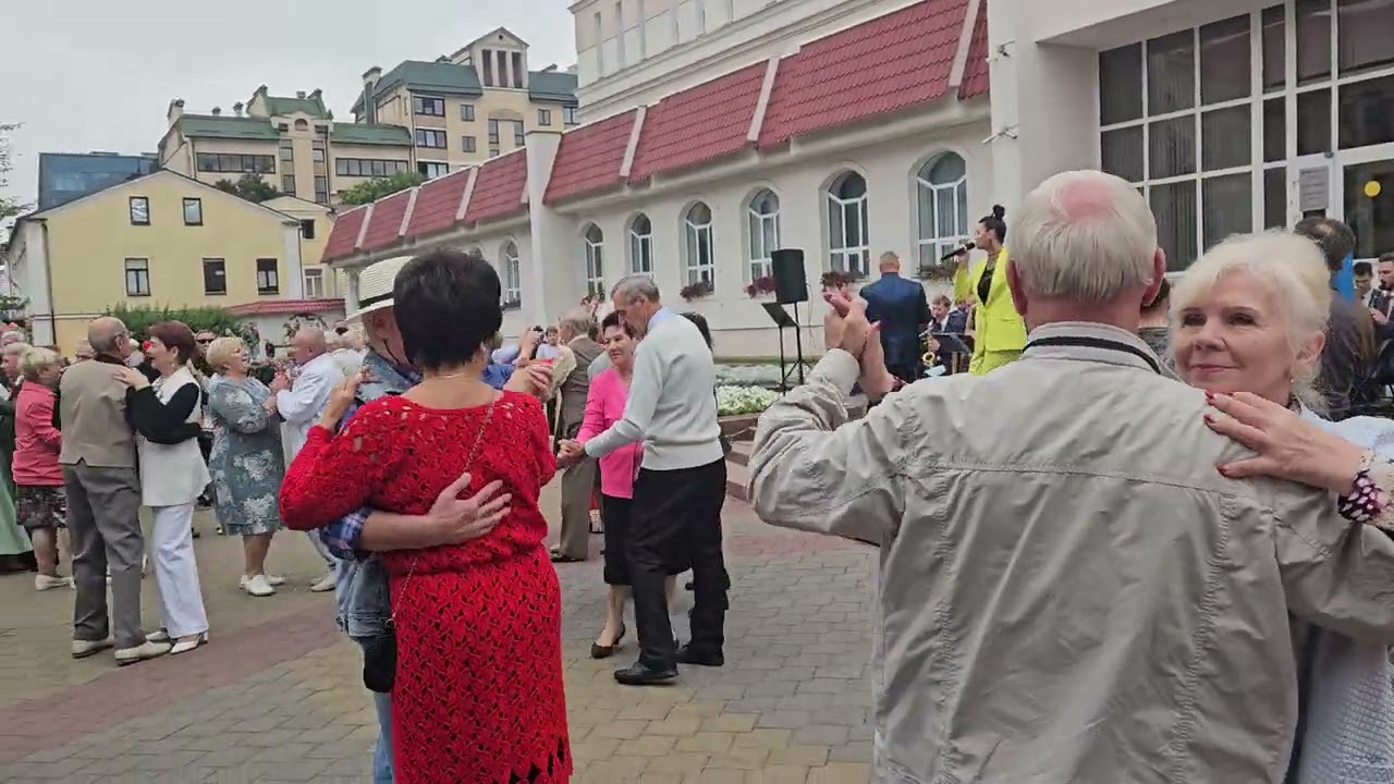 Музыкально-танцевальный вечер на Советской в Бресте