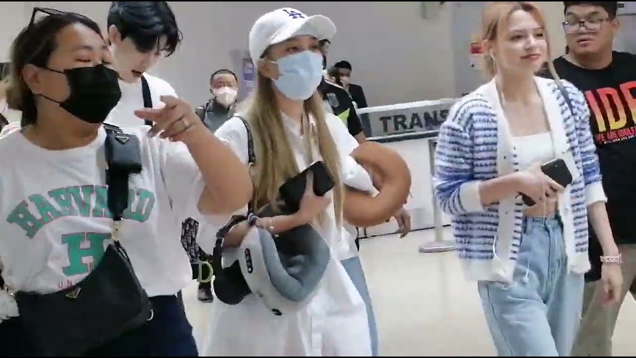 Thai freenbecky! Freen Sarocha and Becky Amstong Arrival in Manila #rebecca #freensarocha