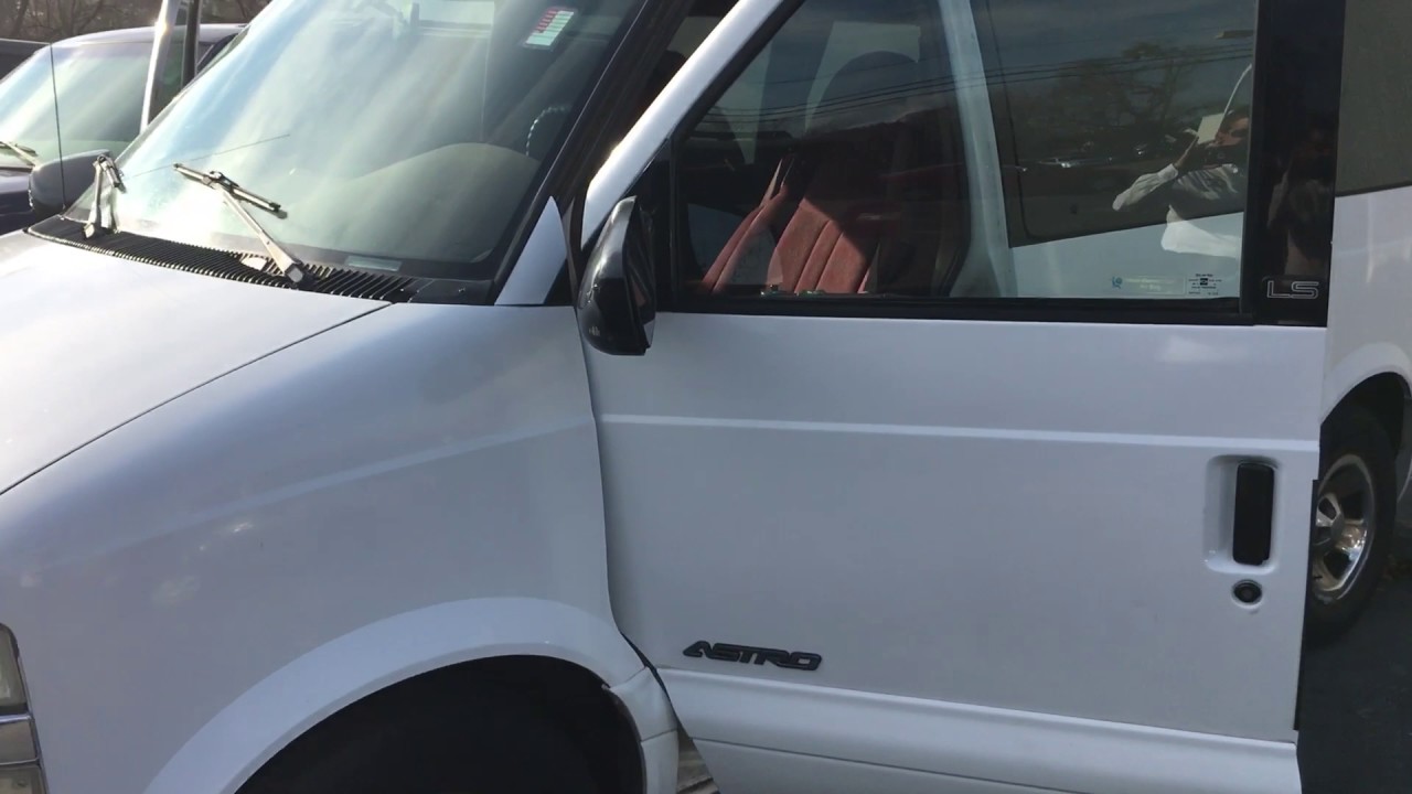 Nick's1998 chevy Astro van by Alex