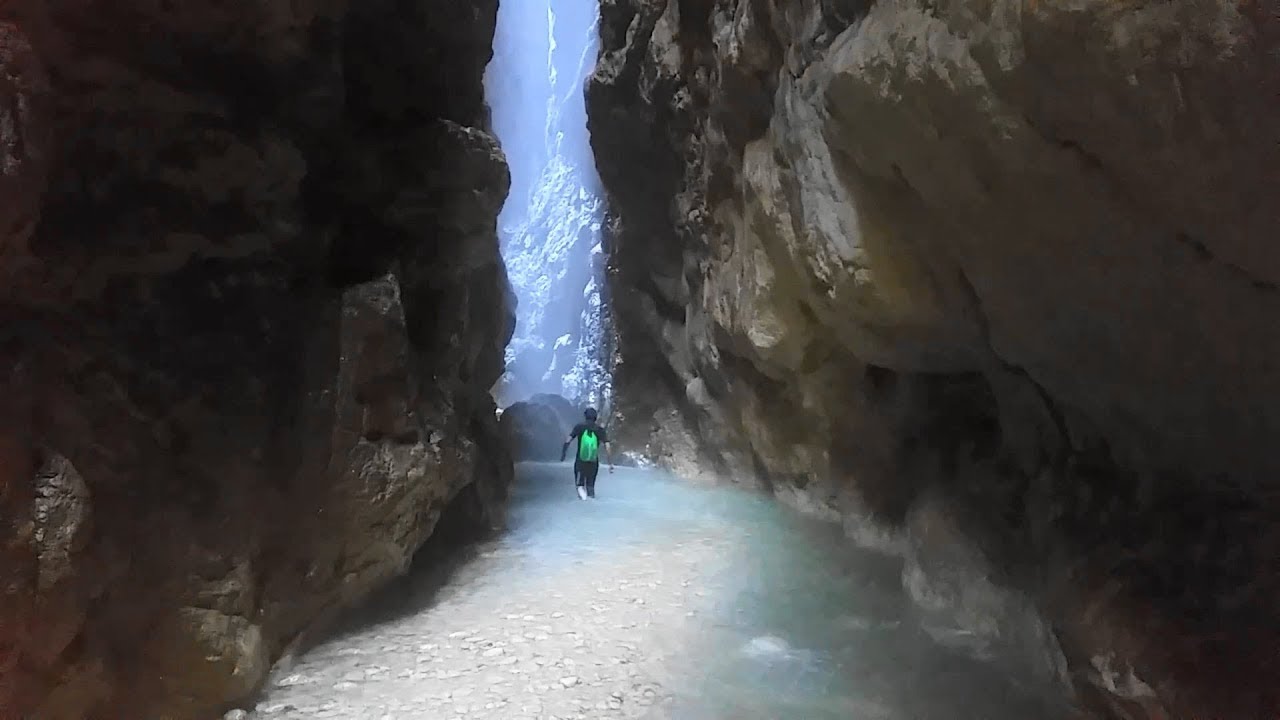 ΦΑΡΑΓΓΙ ΠΕΡΙΣΤΕΡΙΩΝΑ (ΚΡΑΘΙ) ΣΤΗΝ ΑΚΡΑΤΑ