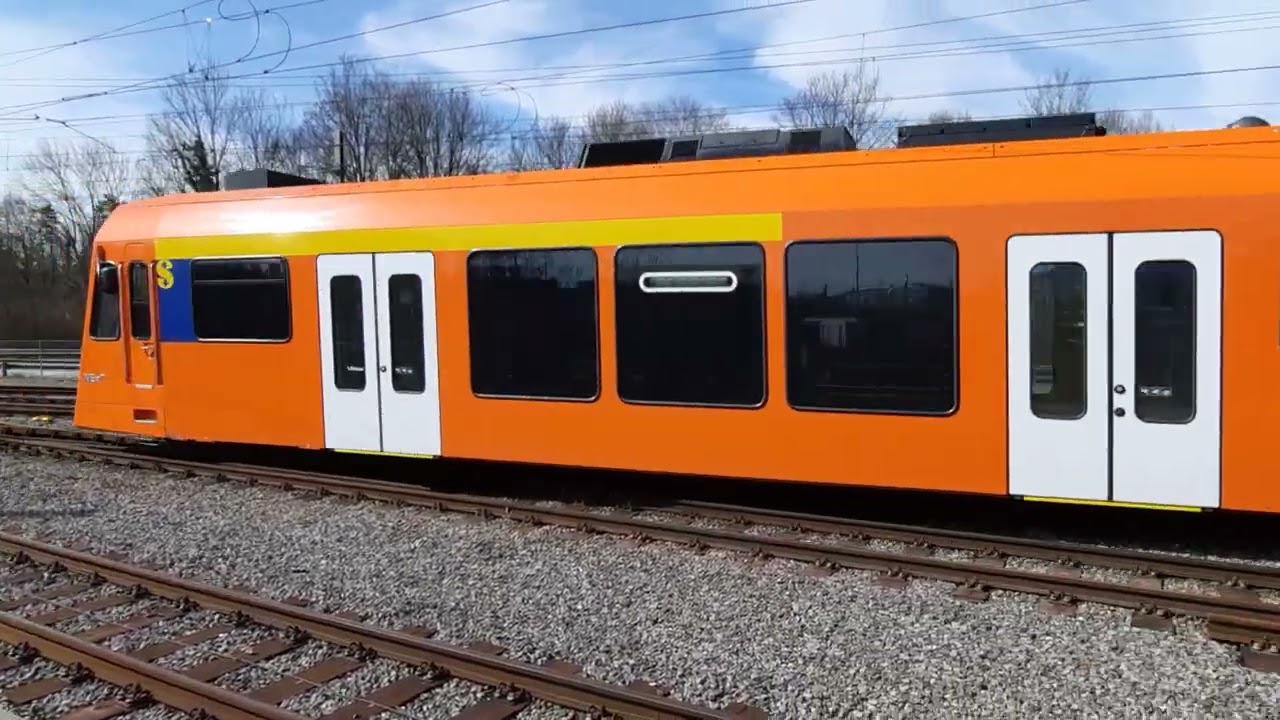 Zugverkehr am Bahnhof Worblaufen BE/S Bahnen der RBS/Triebz&uuml;ge Seconda Worbla und NExT