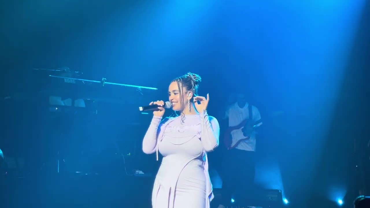 Jorja Smith - The One (Live in Singapore)