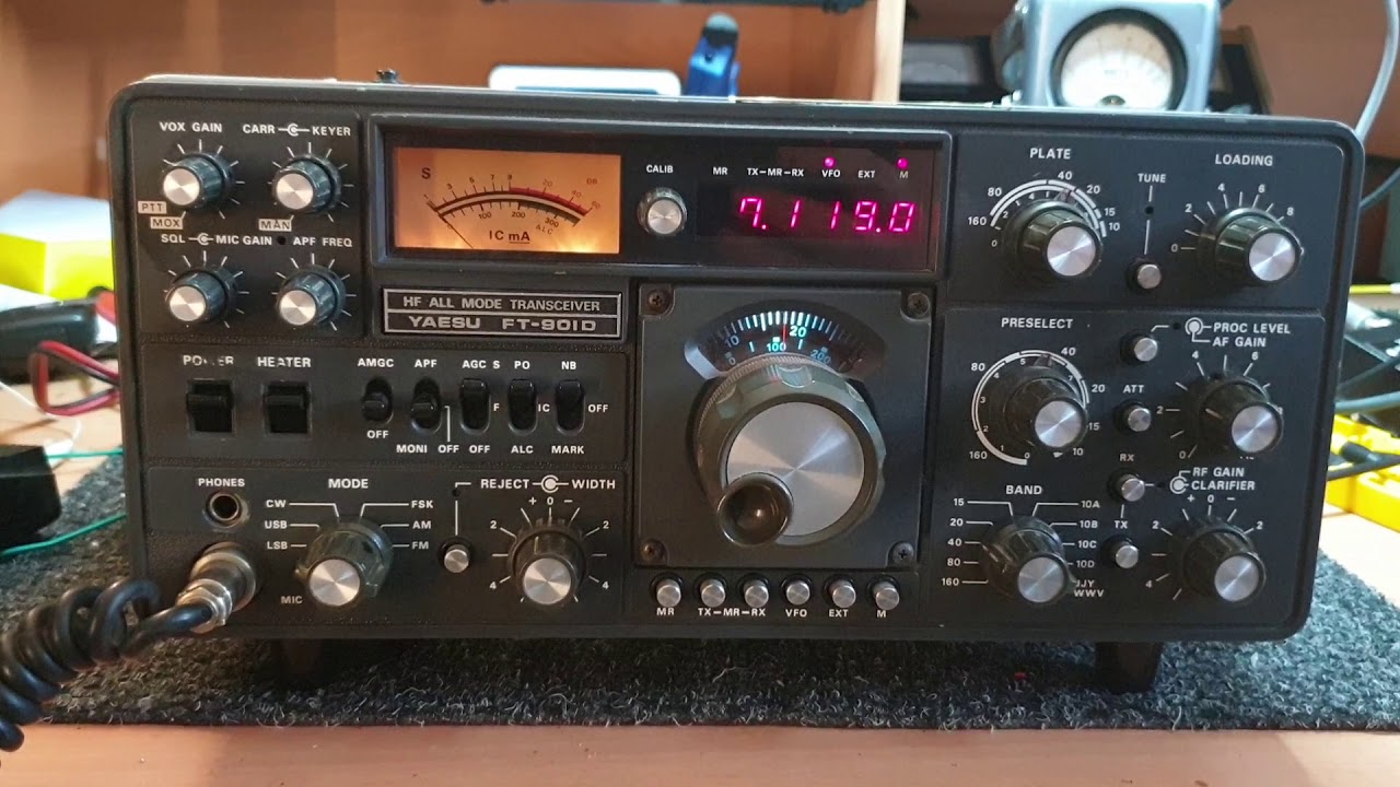 The unbeatable Yaesu FT901D, what a classic for us collectors who are forever needing bench space😁😁😁