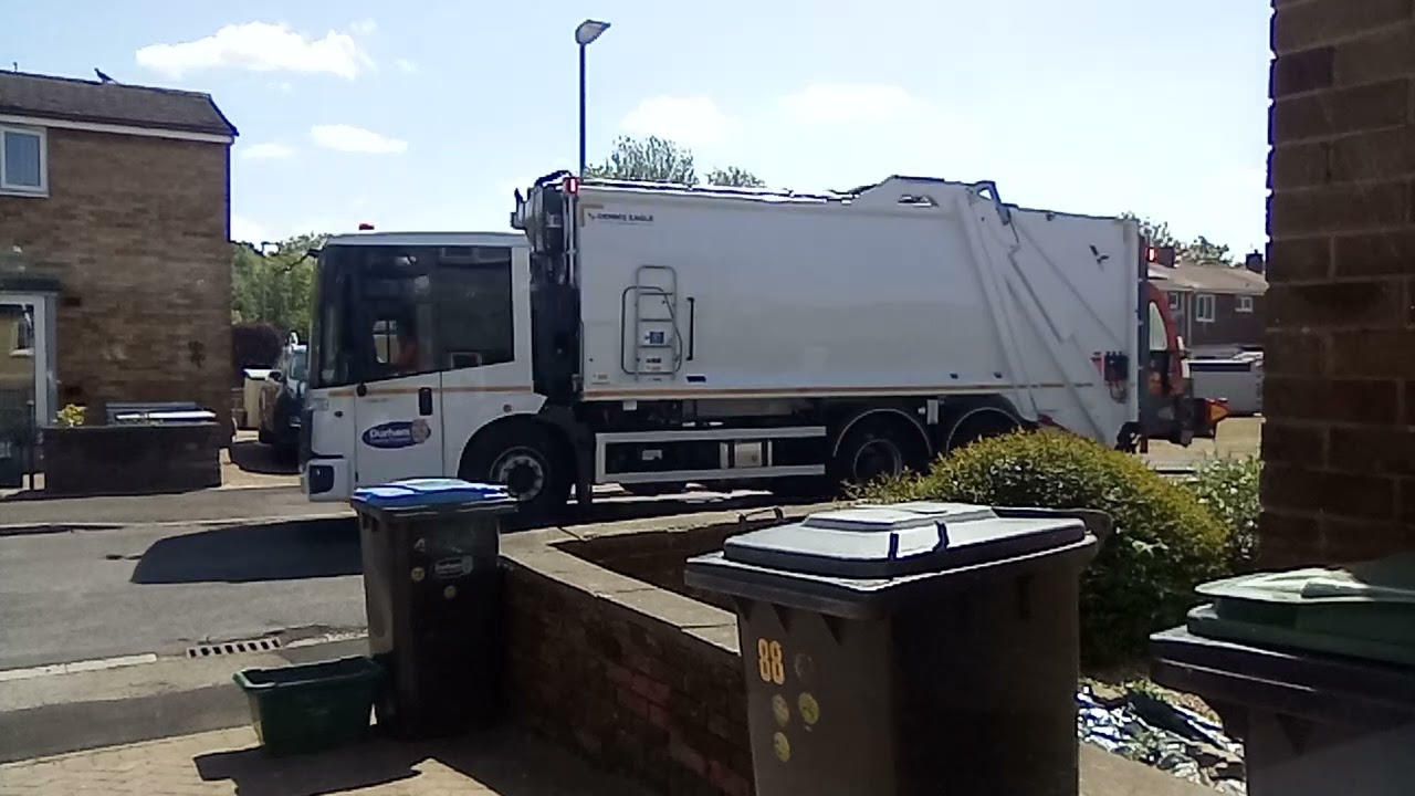 Binmen at 11:30am. XJL
