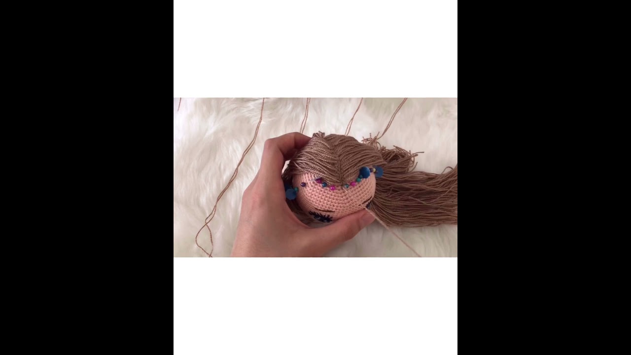 Amigurumi bebeklerde düzgün saç ortalı saç ekimi