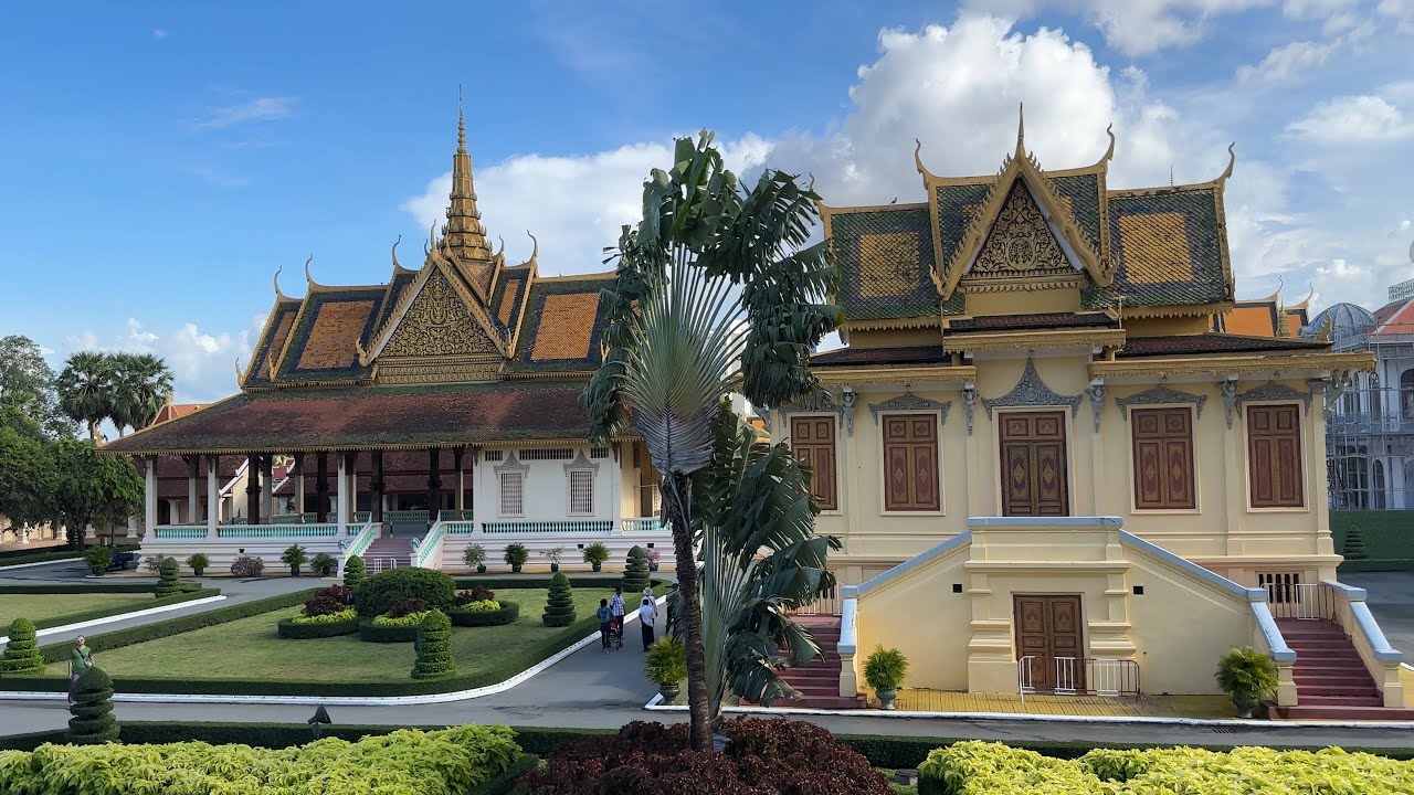 Exploring the Majestic Royal Palace in Phnom Penh 🇰🇭 Trip to Cambodia 2023