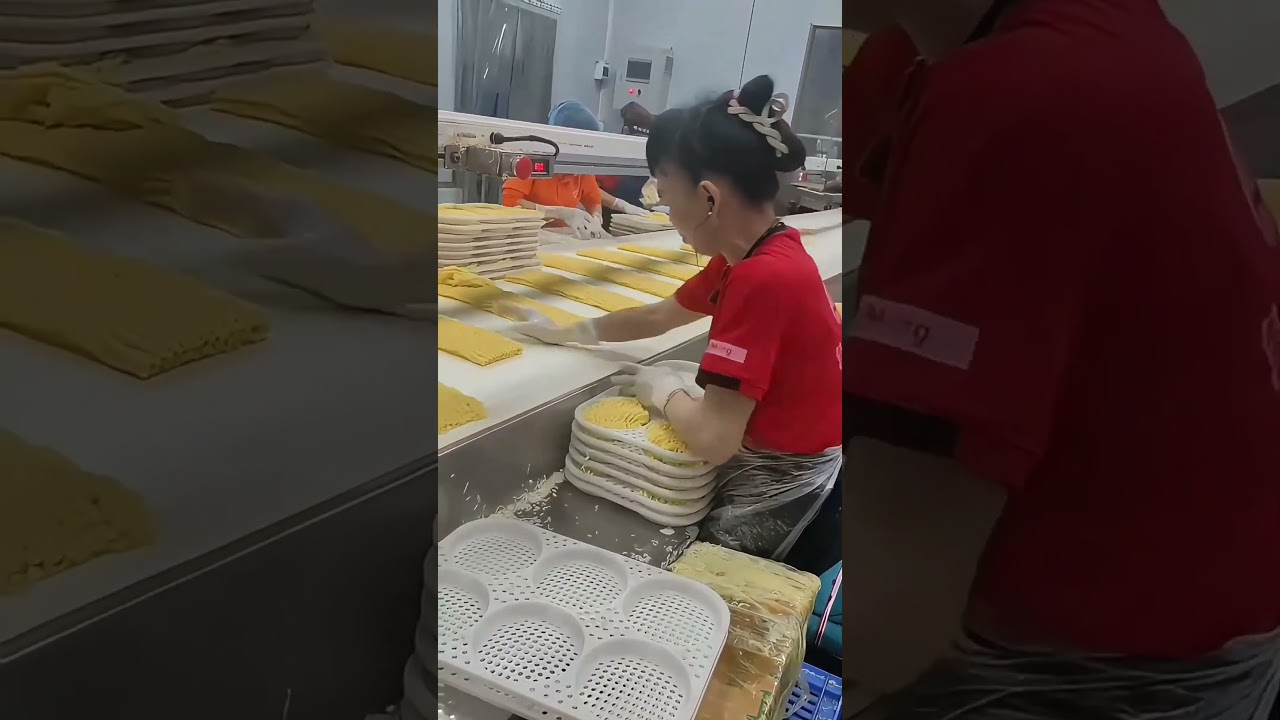 Instant noodles processing: Skilled workers improve efficiency, reduce errors, and ensure quality