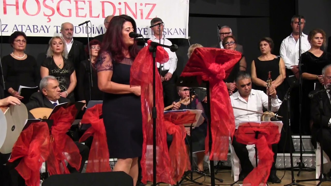 Didim türkü grubundan Kezban Erdoğan