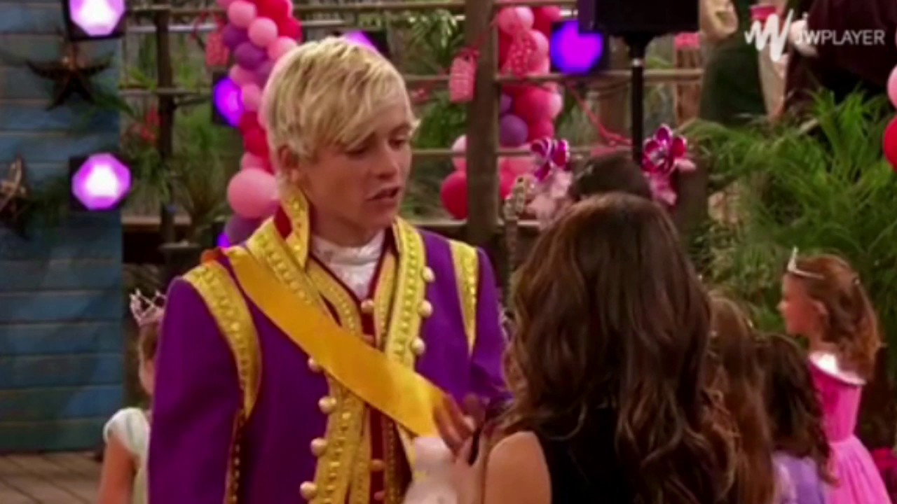 Austin & Ally - Auslly Hug - Princess & Prizes