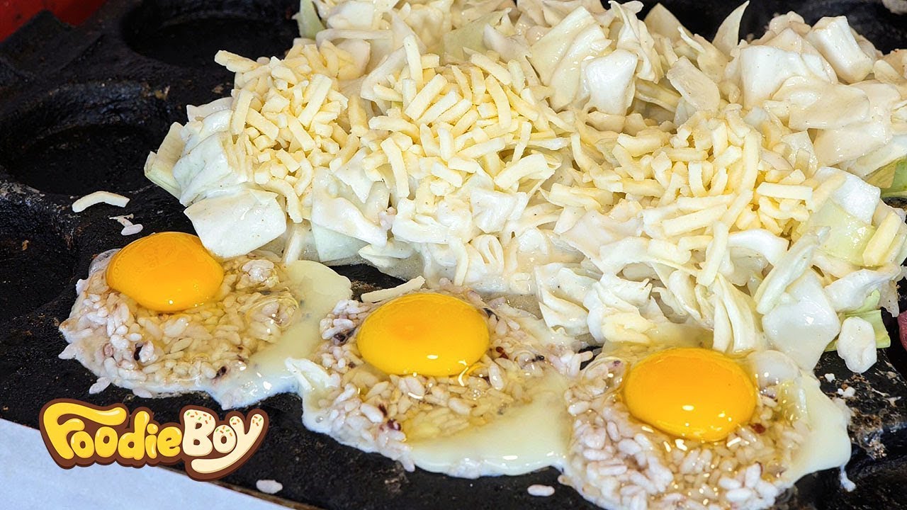Жареный рисовой бургер с яйцом - Уличная еда в Корее