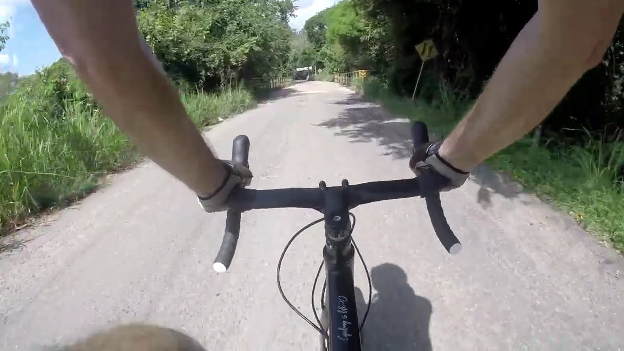 Downhill to Nilo, on a Cliff Gravel bike - Adventures in the tropic
