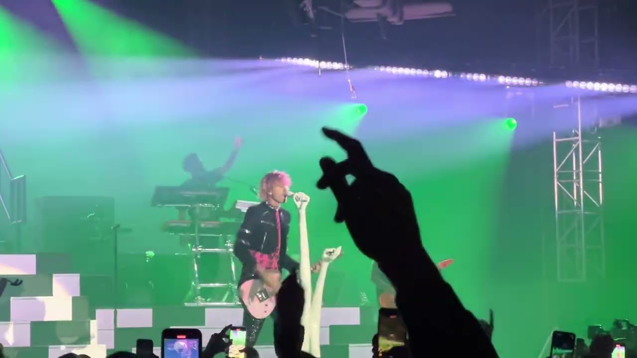 Machine Gun Kelly - concert for aliens (LIVE @ Prague 2022)