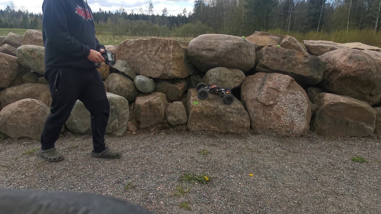 BUDGET RC CRAWLER ON THE ROCKS - ZER02HERO'S TAKE ON 'JUST 2 GATES CHALLENGE'