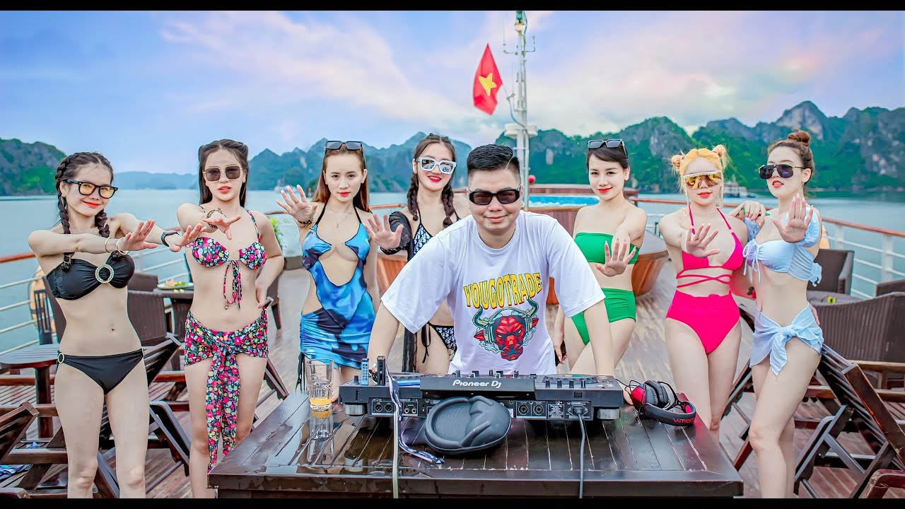 NHẠC TRÊN DU THUYỀN HẠ LONG - DJ TRIỆU MUZIK VÀ CÁC HỌC SINH
