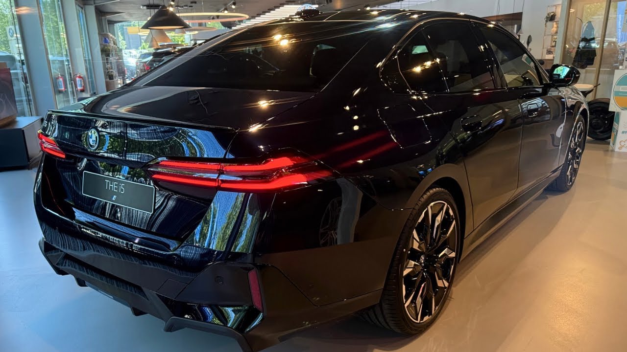 New BMW i5 eDrive40 - Interior and Exterior in details