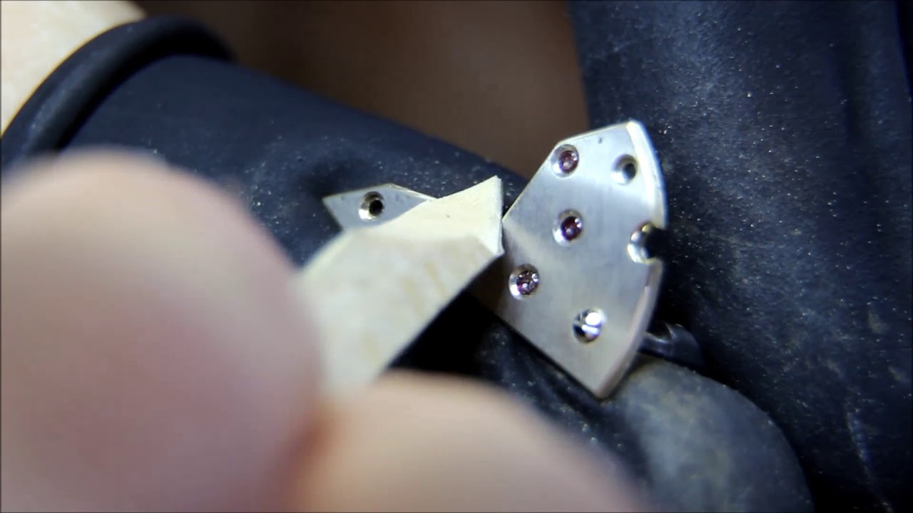 l'Anglage lime chez DHVJ. Finition traditionnelle. Swiss watchmaking finish. Décoration horlogère
