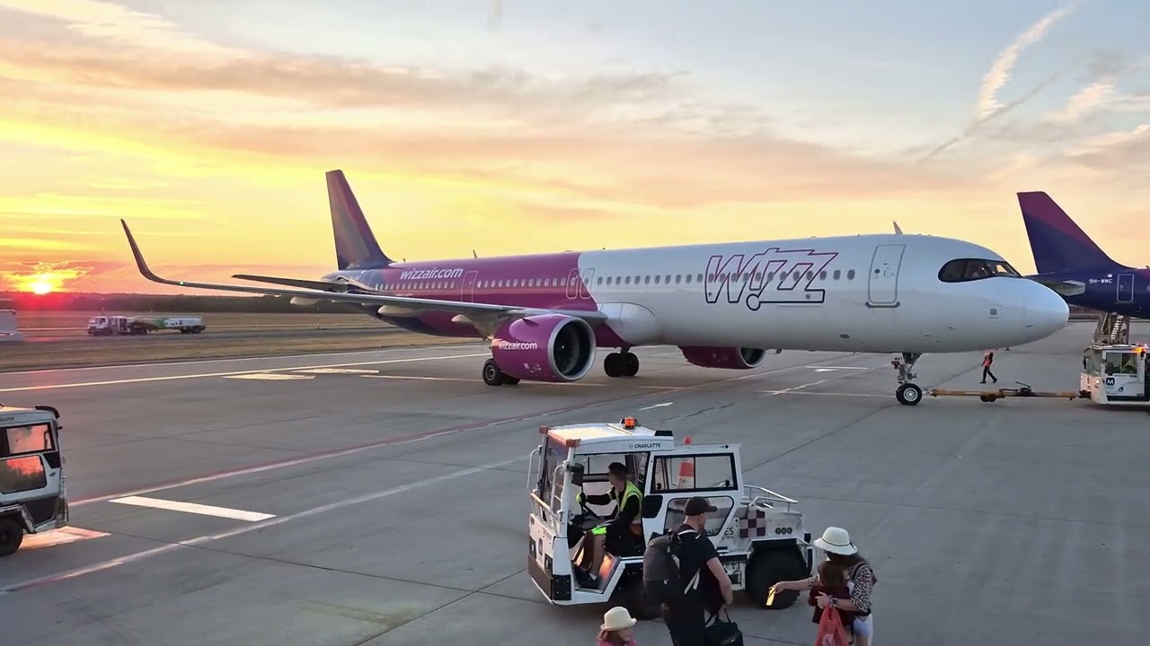 Wizzair A321neo pushback and engine startup 