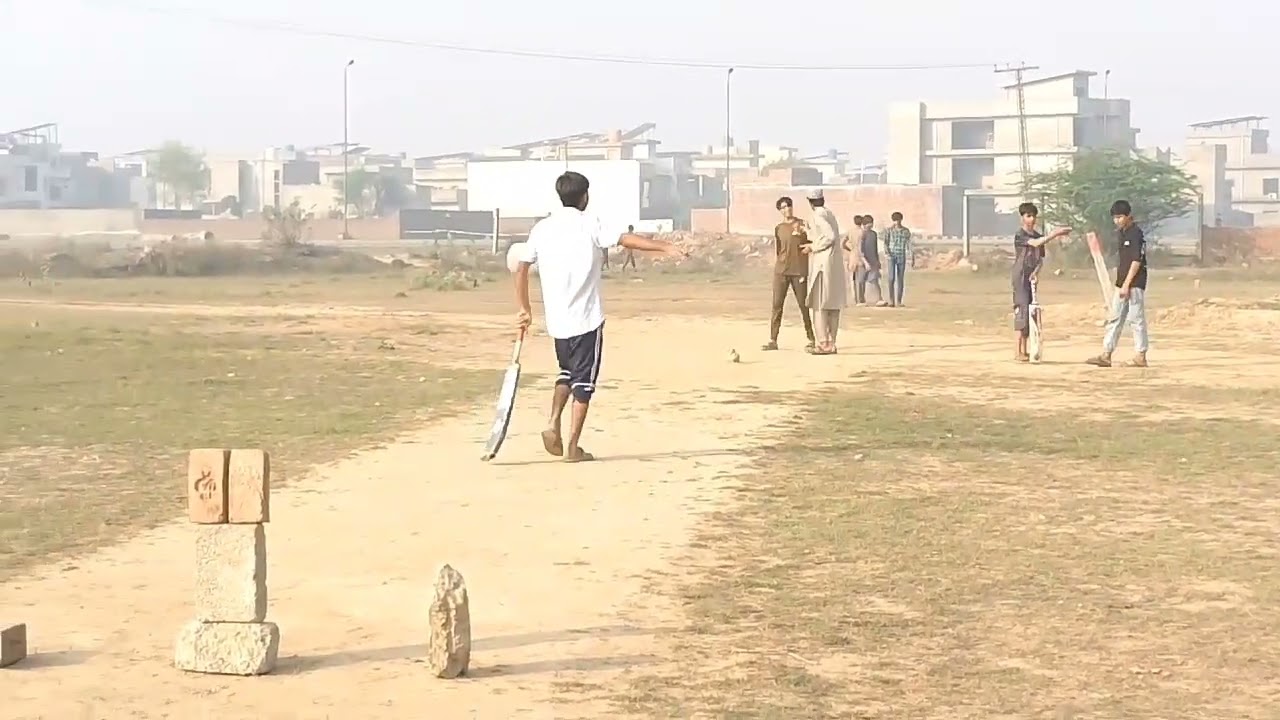 Khiladi cricket khel rahe hain 😆😆