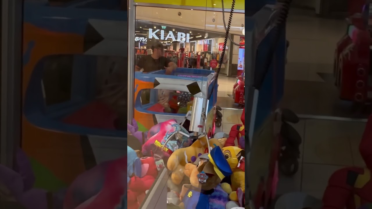 Win big biscuit #shorts #clawmachine #crane #elaut #plush #big #claw