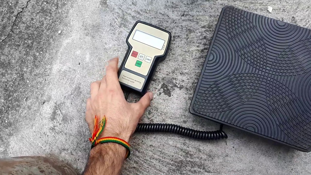 Carga de fluído refrigerante utilizando balança