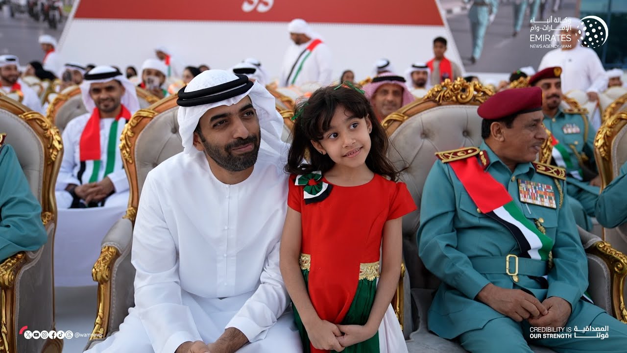 أحمد بن سعود يشهد مسيرة شرطة رأس الخيمة بمناسبة عيد الاتحاد الـ53