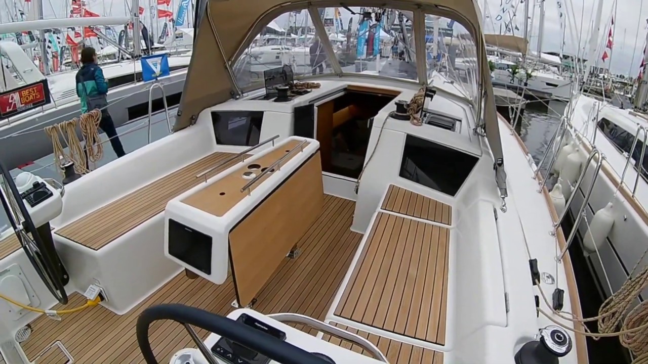 Dufour 360 