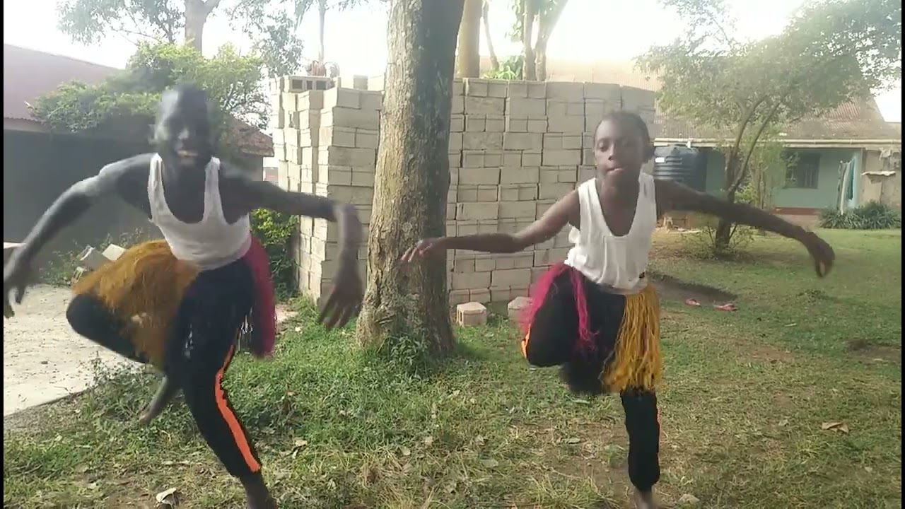 Eyalama noyi. Dance.the young apples of God's eye.