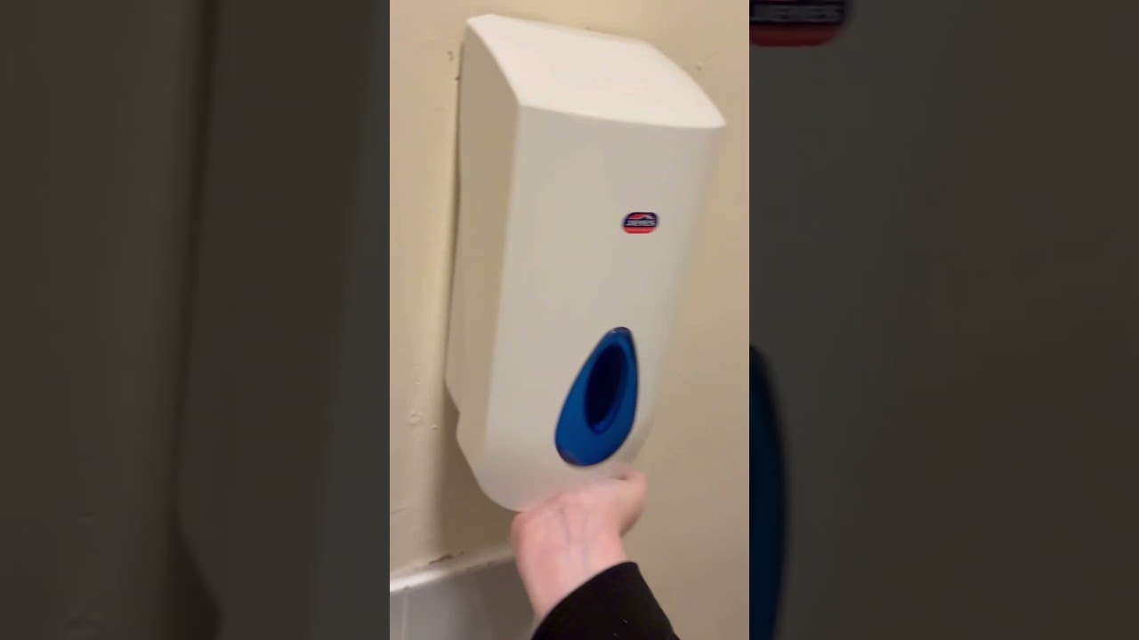 (285th video) PHS Airstream Vitesse hand dryer at Greene King Hungry Horse Lea Gate at Preston ♿️🚼