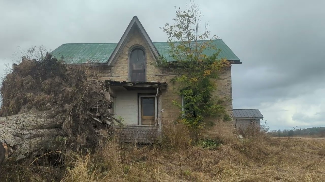 Exploring an Abandoned Farmhouse | Hidden Treasures & Forgotten History | Wellington County, Ontario