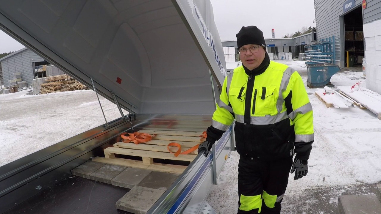 Pihalaattojen kuormaaminen peräkärryyn