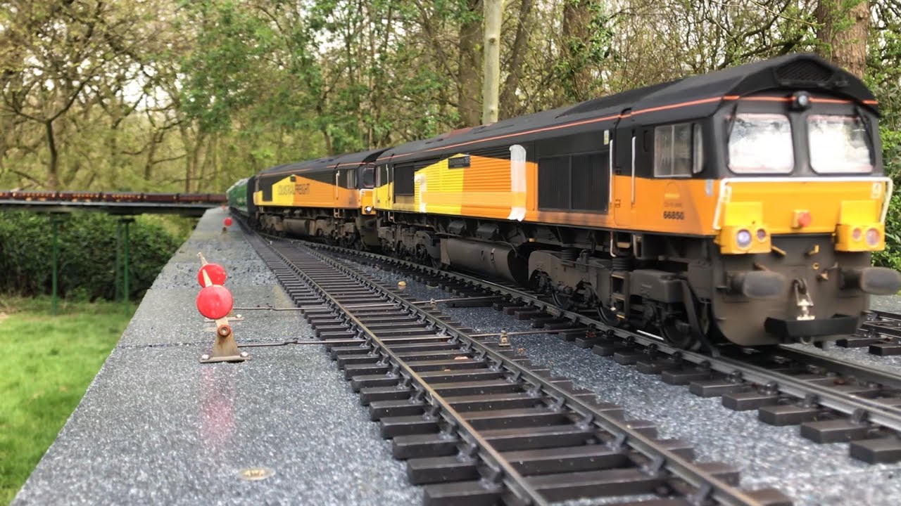Video 89 - DOUBLE HEADER DIESEL Aristocraft Gauge 1 Class 66 Hauls 27 Coach Train - AMAZING