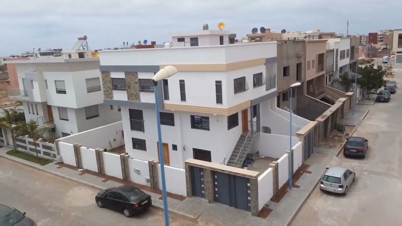 جبت ليكم همزة #فيلا_للبيع_في_مدينة_الجديدة بتمن مناسب  مع شقق r+2 حتى هما بتمن جد مناسب