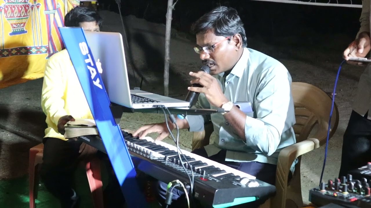 పాట. బంగారు వీధిలో