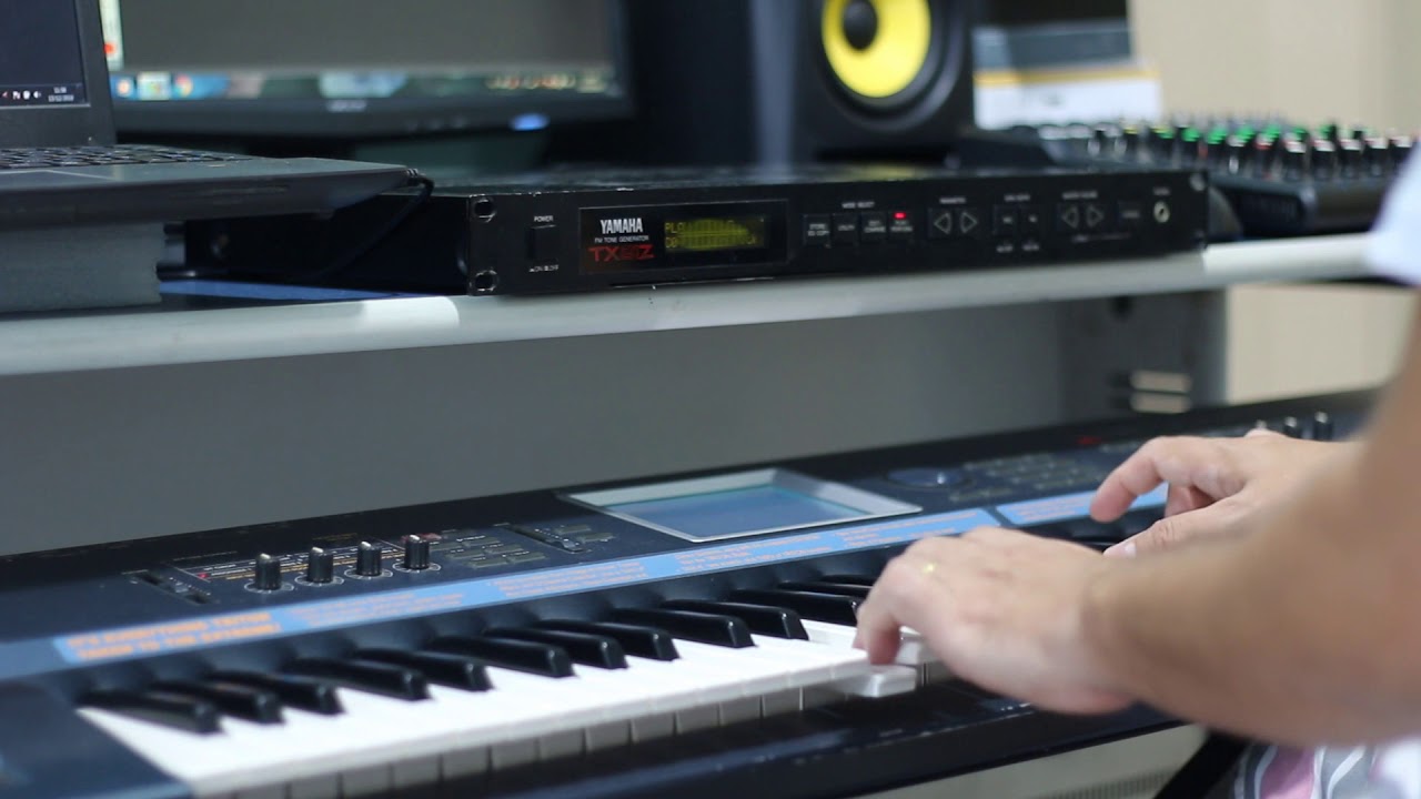 YAMAHA TX81Z (FACTORY SOUNDS by TIAGO MALLEN #VINTAGE #FM