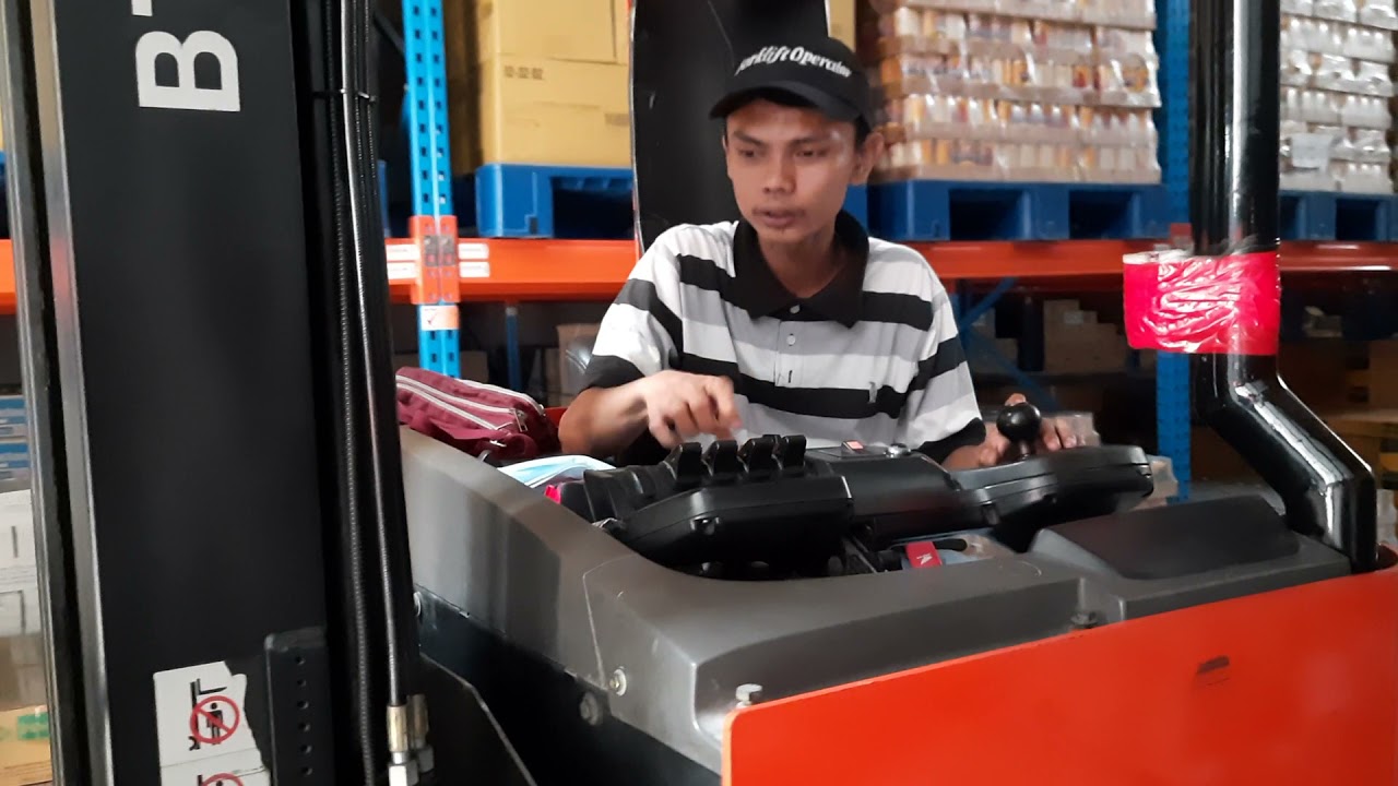 CARA MENGOPRASIKAN FORKLIFT REACH TRUCk DENGAN MERK BT-REFLEX