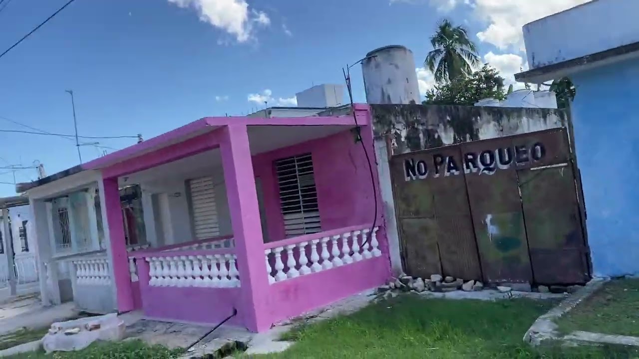 Cuba hoy los barrios y las calles del pueblo de Caibarién en la costa centro norte, Villa Clara 