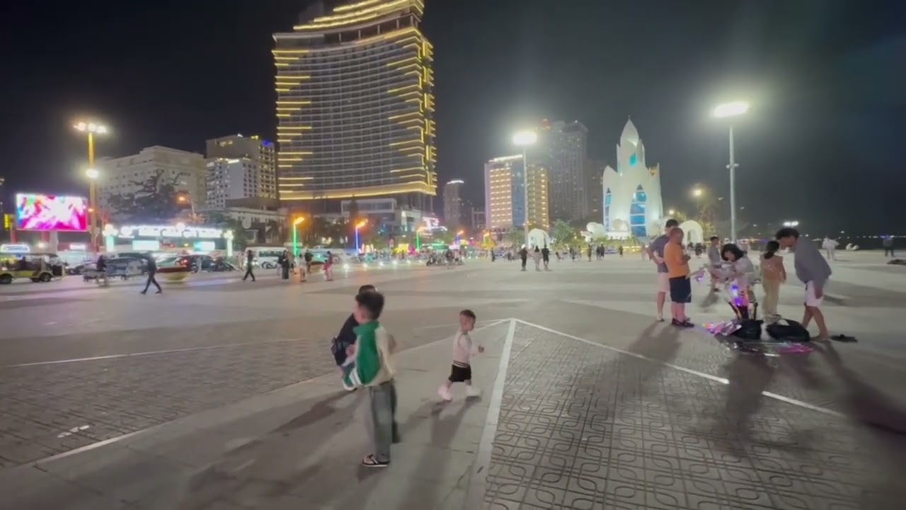 Nha Trang - Dạo biển buổi tối 202502