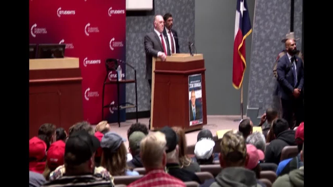 RAW: Protesters disrupt Border Czar Tom Homan event in El Paso