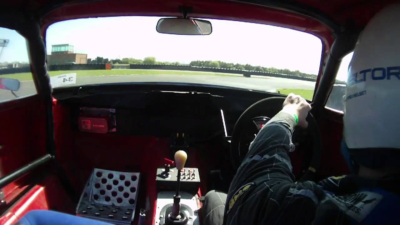 Triumph TR7 V8 - Croft Trackday - May 5th 2011