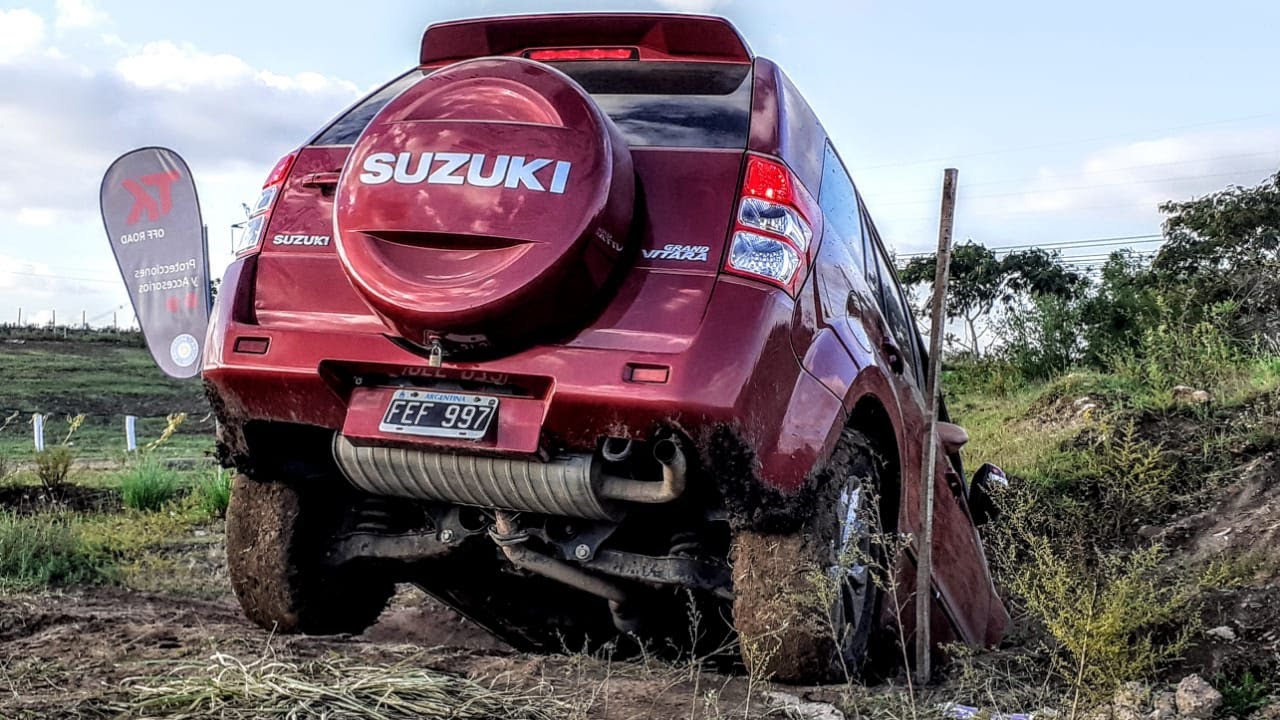Practica de Trial 4x4 Off-road | Toyota SW4 vs Suzuki Grand Vitara vs Hilux y otras...