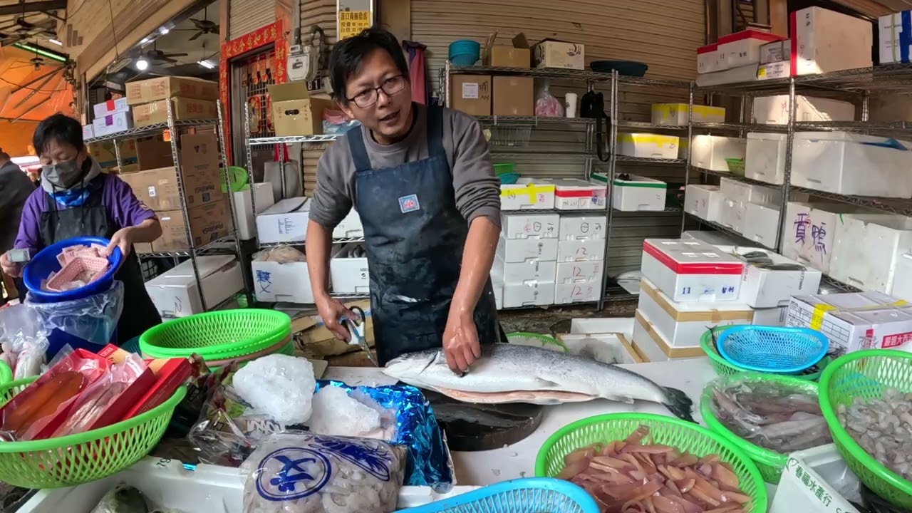 小季海鮮叫賣週六日：台中市北區柳川西路四段82號